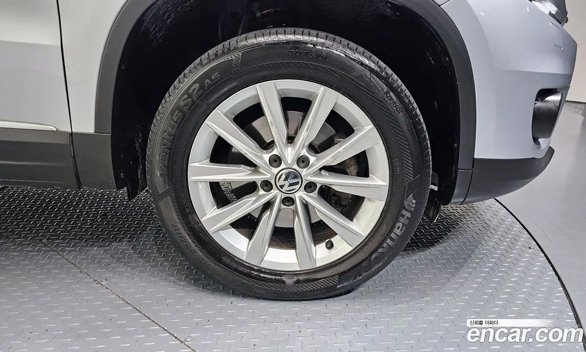 Volkswagen Tiguan 2013 2.0 автомат (гидро), фото 5 Volkswagen Tiguan 2013 2.0 автомат (гидро), фото 5