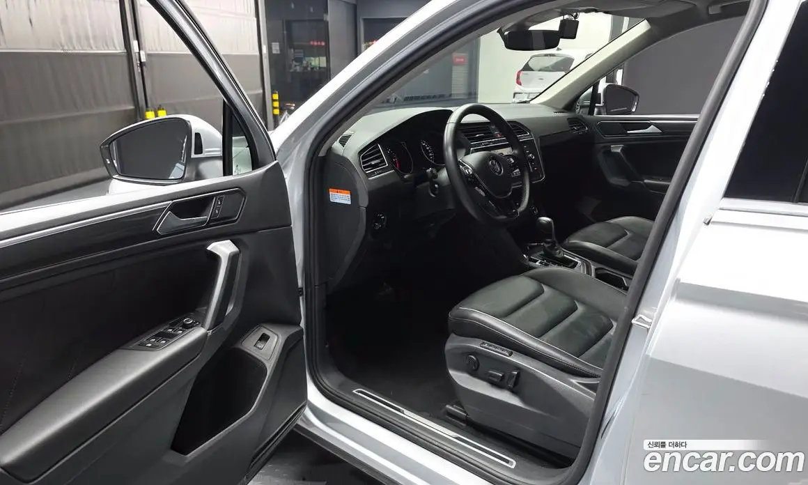 Volkswagen Tiguan 2018 2.0 автомат (гидро), фото 13
