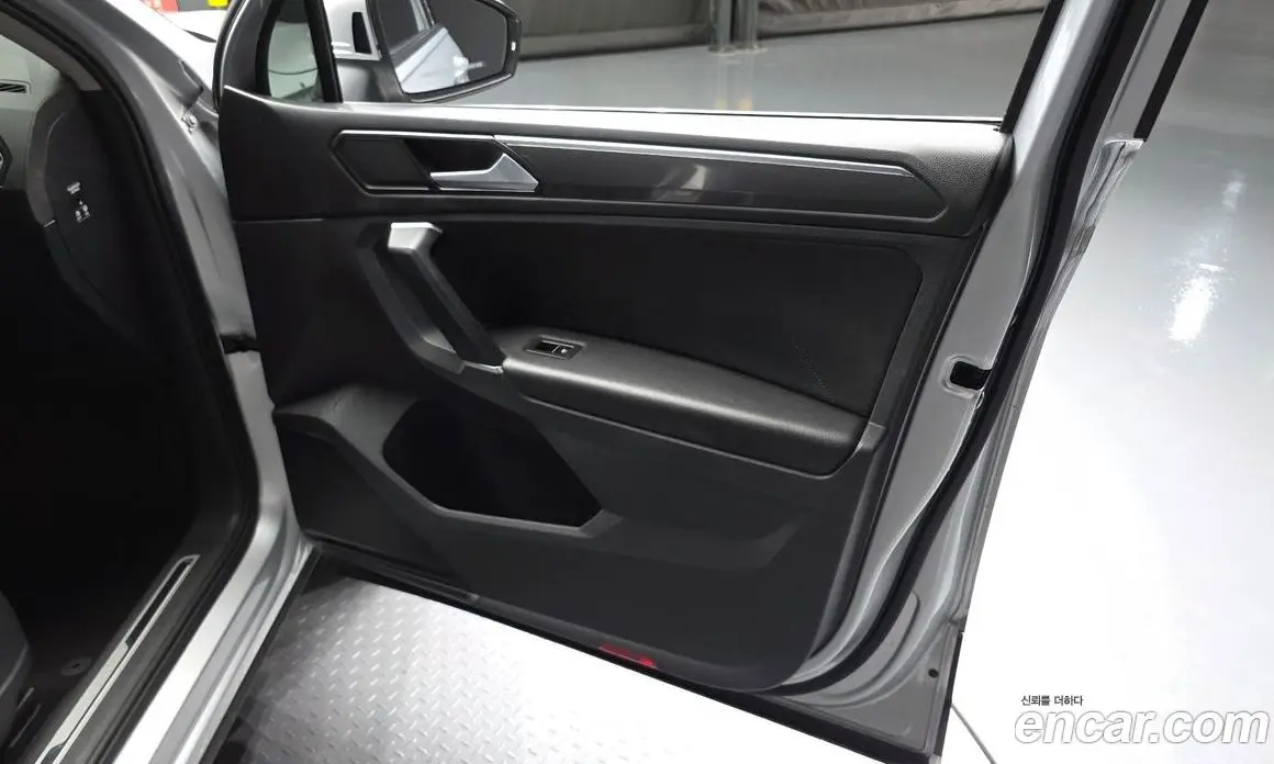 Volkswagen Tiguan 2018 2.0 автомат (гидро), фото 14