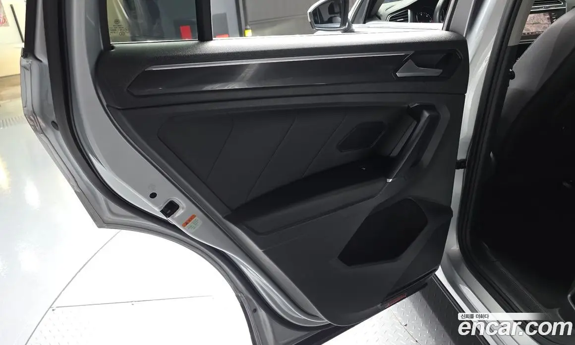 Volkswagen Tiguan 2018 2.0 автомат (гидро), фото 15