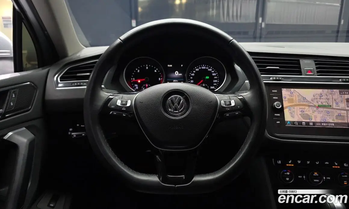 Volkswagen Tiguan 2018 2.0 автомат (гидро), фото 19
