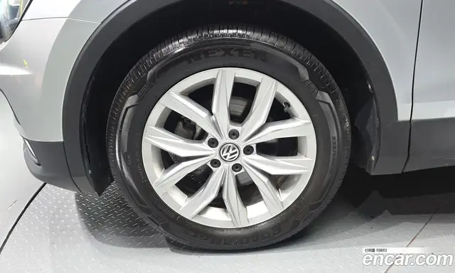 Volkswagen Tiguan 2018 2.0 автомат (гидро), миниатюра 5