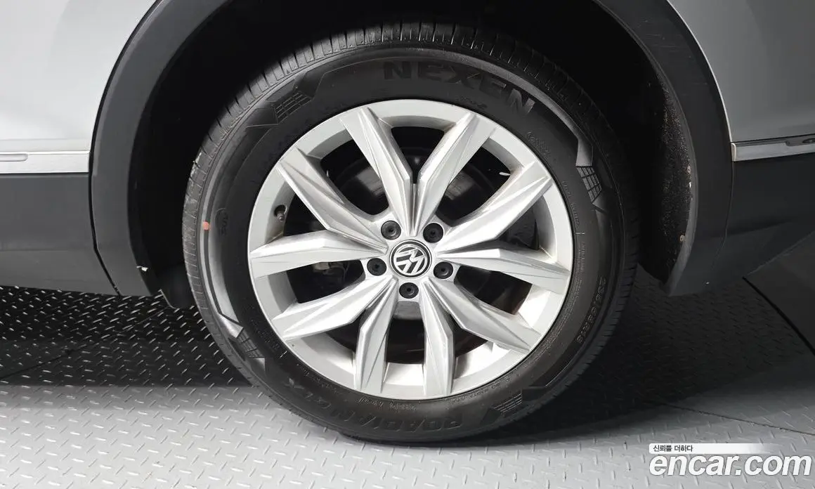 Volkswagen Tiguan 2018 2.0 автомат (гидро), фото 7