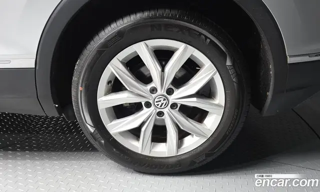 Volkswagen Tiguan 2018 2.0 автомат (гидро), миниатюра 7