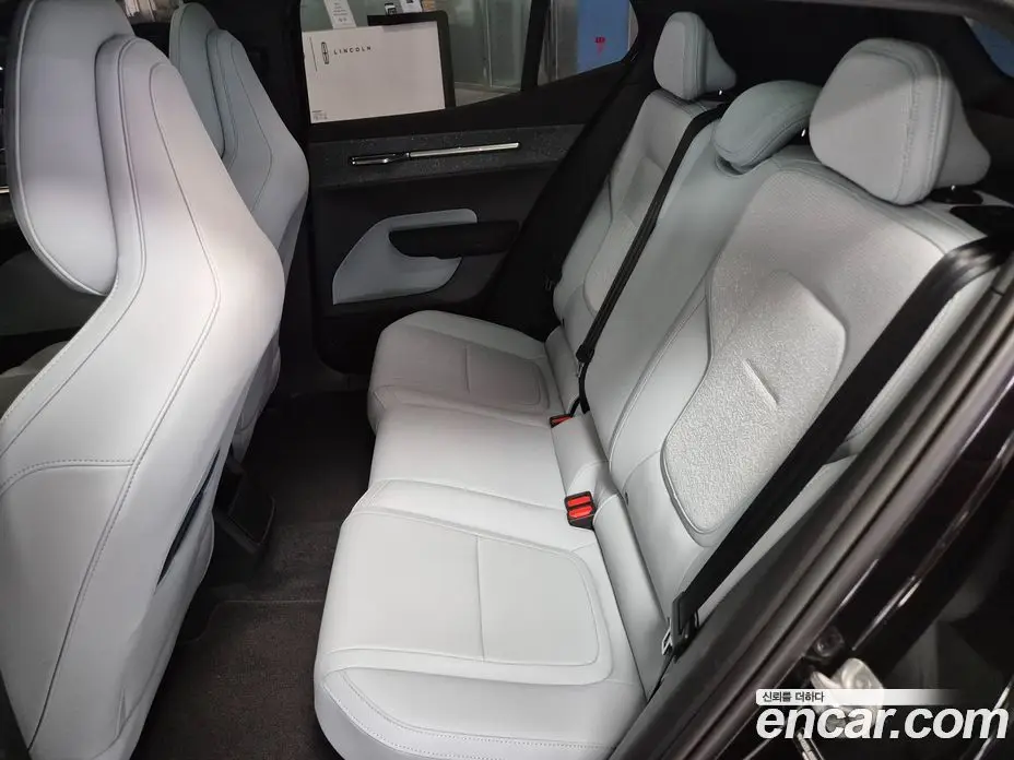 Volvo EX30 2025 0.2 автомат (гидро), фото 11
