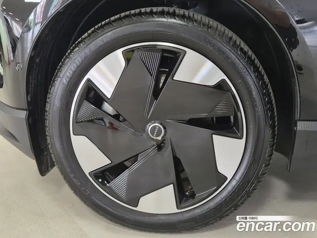 Volvo EX30 2025 0.2 автомат (гидро), миниатюра 5