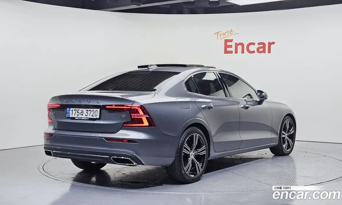 Volvo S60 2021 2.0 автомат (гидро), фото 2 Volvo S60 2021 2.0 автомат (гидро), фото 2