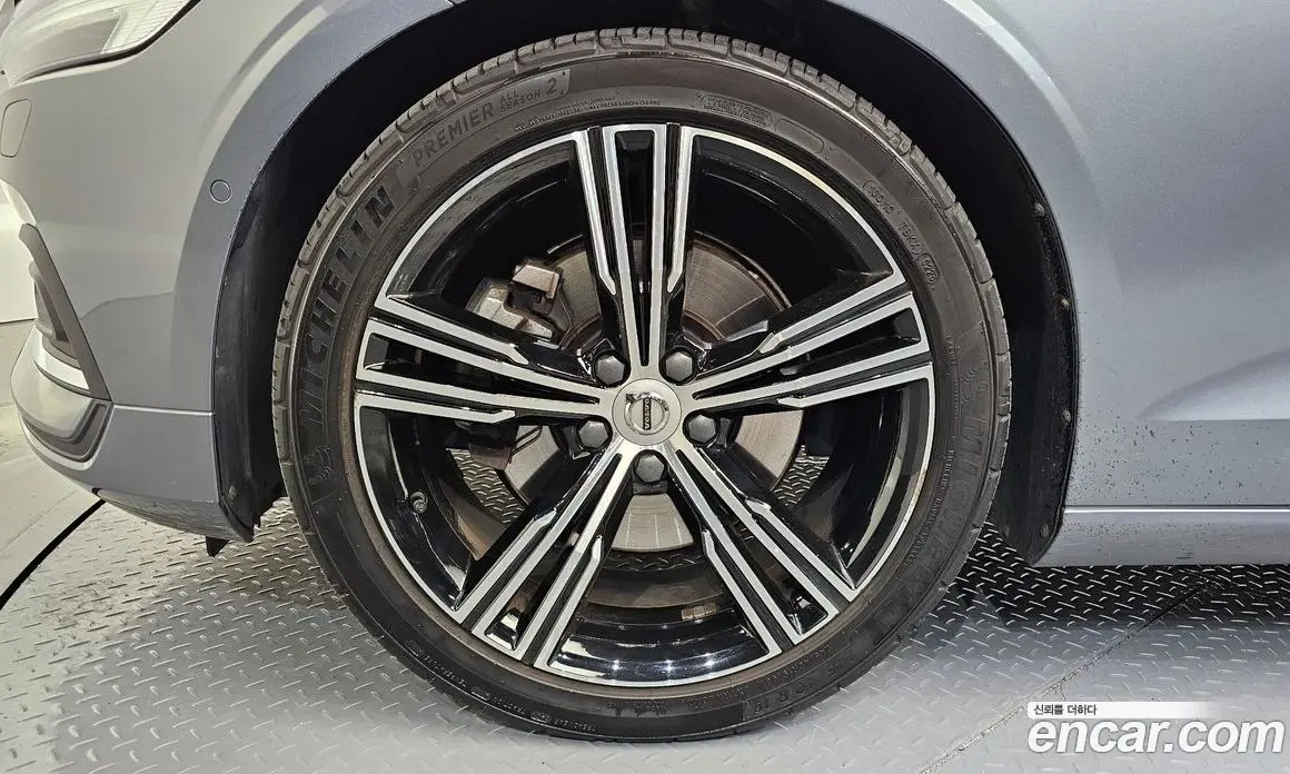 Volvo S60 2021 2.0 автомат (гидро), фото 5 Volvo S60 2021 2.0 автомат (гидро), фото 5