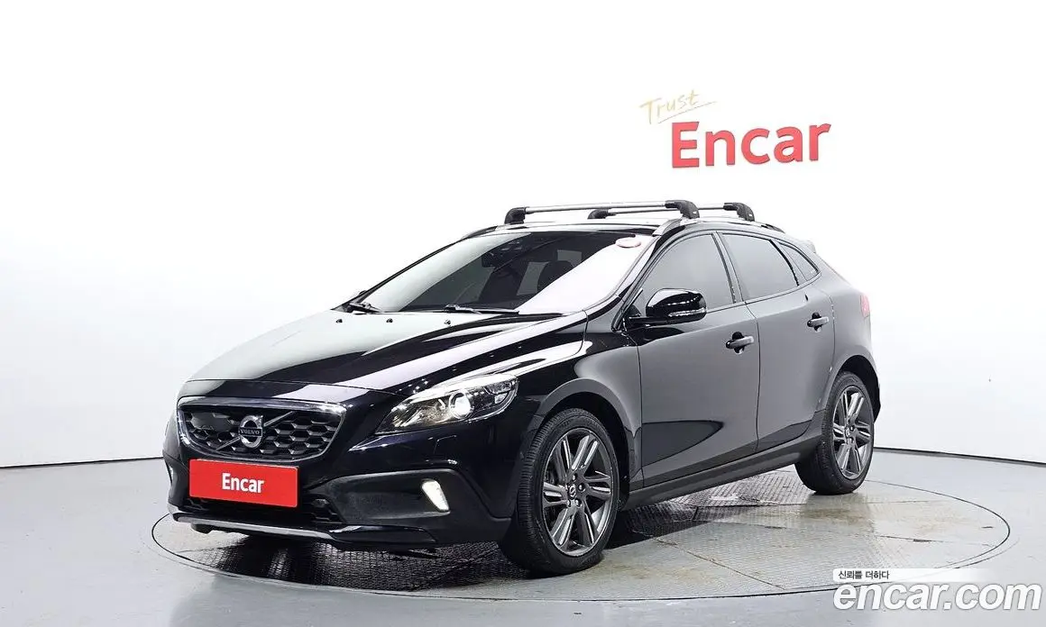 Volvo V40 2015 2.0 автомат (гидро), фото 1 Volvo V40 2015 2.0 автомат (гидро), фото 1