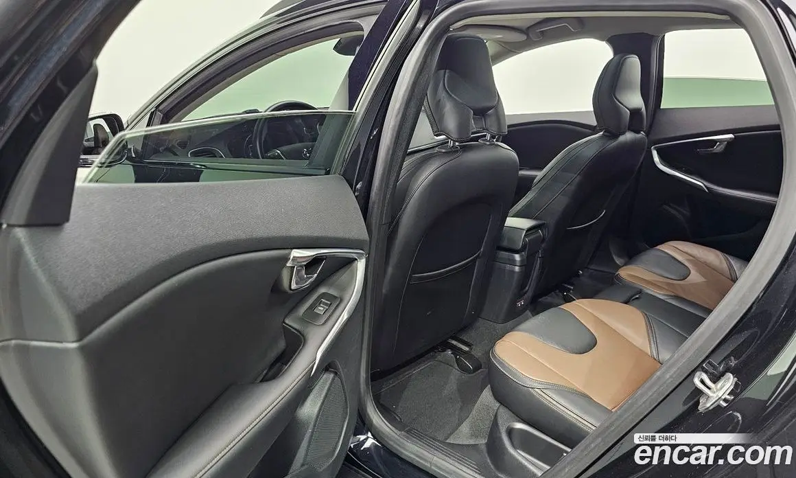 Volvo V40 2015 2.0 автомат (гидро), фото 11 Volvo V40 2015 2.0 автомат (гидро), фото 11