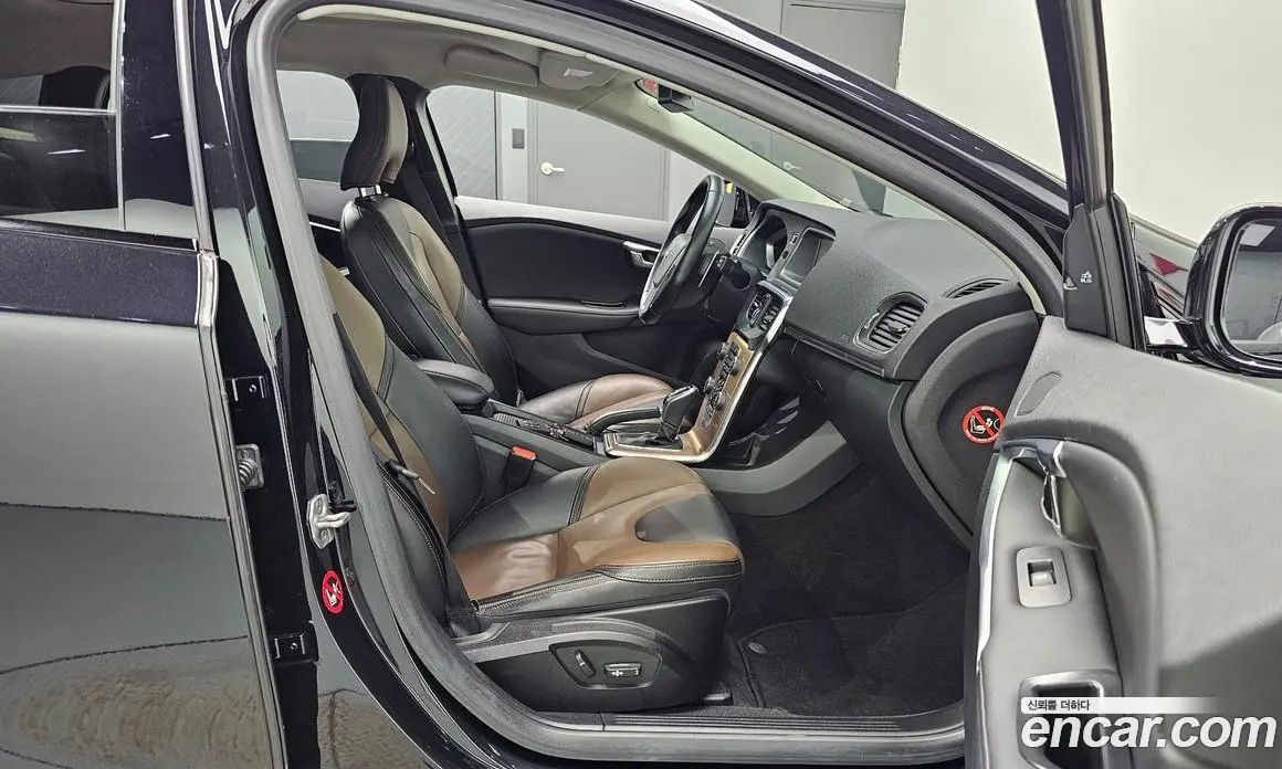 Volvo V40 2015 2.0 автомат (гидро), фото 12 Volvo V40 2015 2.0 автомат (гидро), фото 12