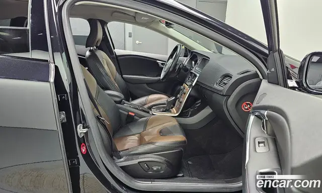 Volvo V40 2015 2.0 автомат (гидро), миниатюра 12