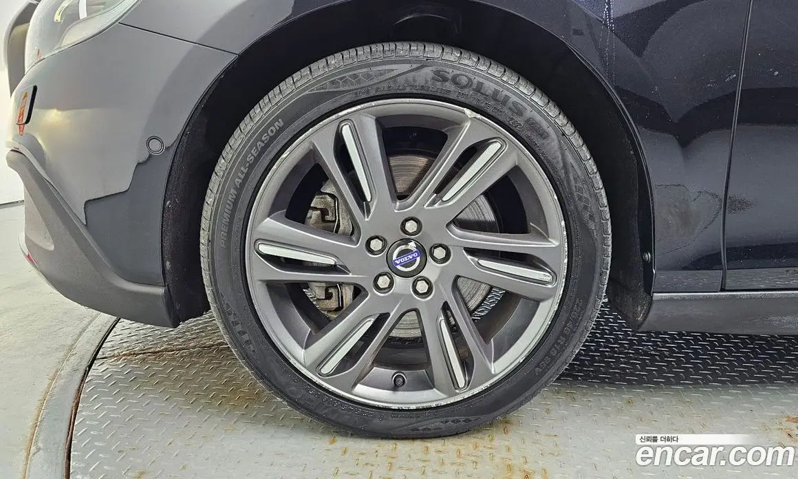 Volvo V40 2015 2.0 автомат (гидро), фото 5 Volvo V40 2015 2.0 автомат (гидро), фото 5