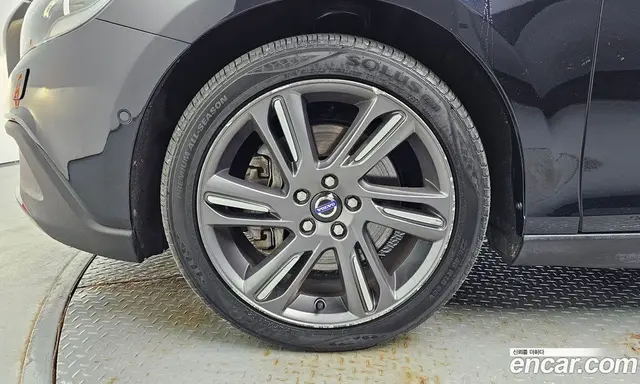Volvo V40 2015 2.0 автомат (гидро), миниатюра 5 Volvo V40 2015 2.0 автомат (гидро), миниатюра 5