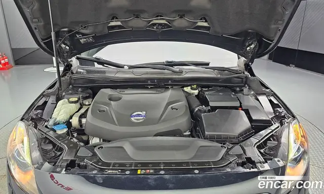 Volvo V40 2015 2.0 автомат (гидро), миниатюра 6 Volvo V40 2015 2.0 автомат (гидро), миниатюра 6