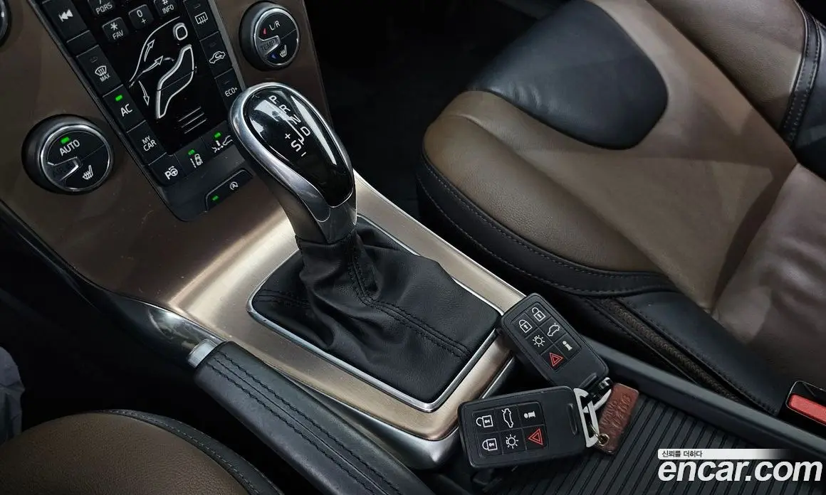Volvo V40 2015 2.0 автомат (гидро), фото 9 Volvo V40 2015 2.0 автомат (гидро), фото 9