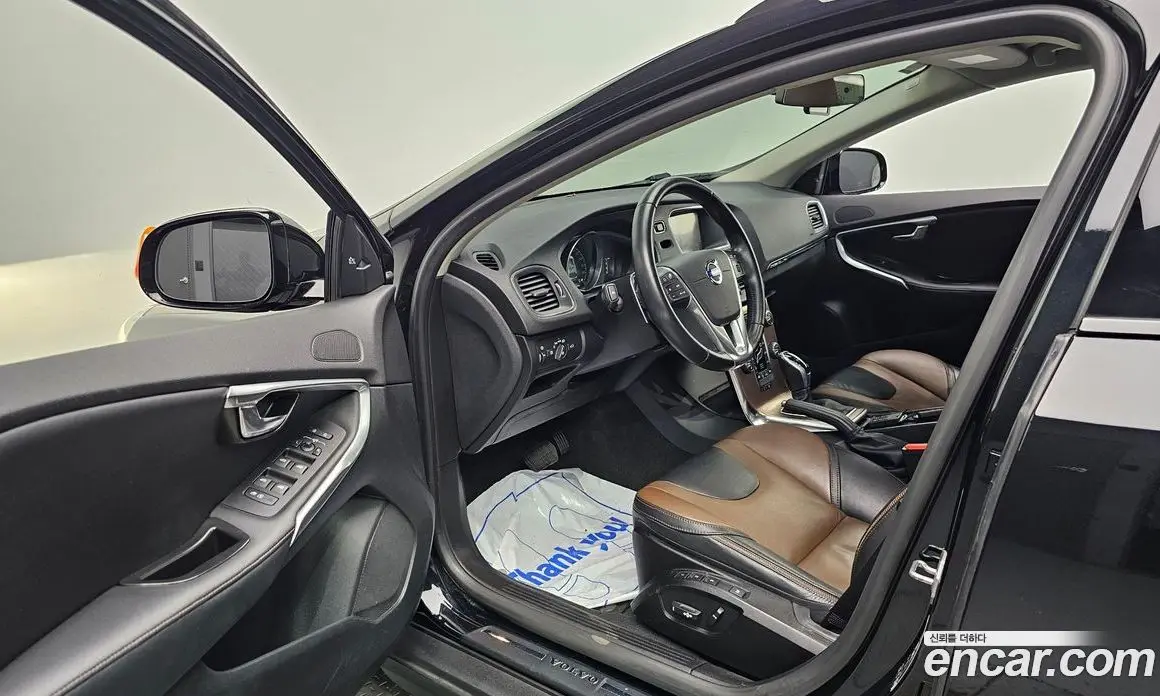 Volvo V40 2015 2.0 автомат (гидро), фото 10 Volvo V40 2015 2.0 автомат (гидро), фото 10