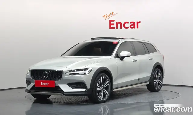 Volvo V60, 2020, 76 996 км