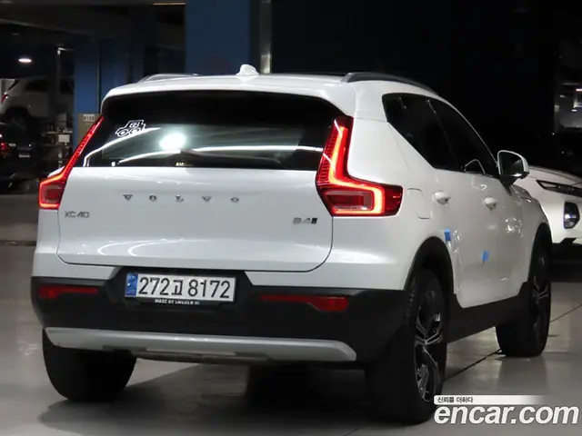Volvo XC40 2021 2.0 автомат (гидро), миниатюра 2