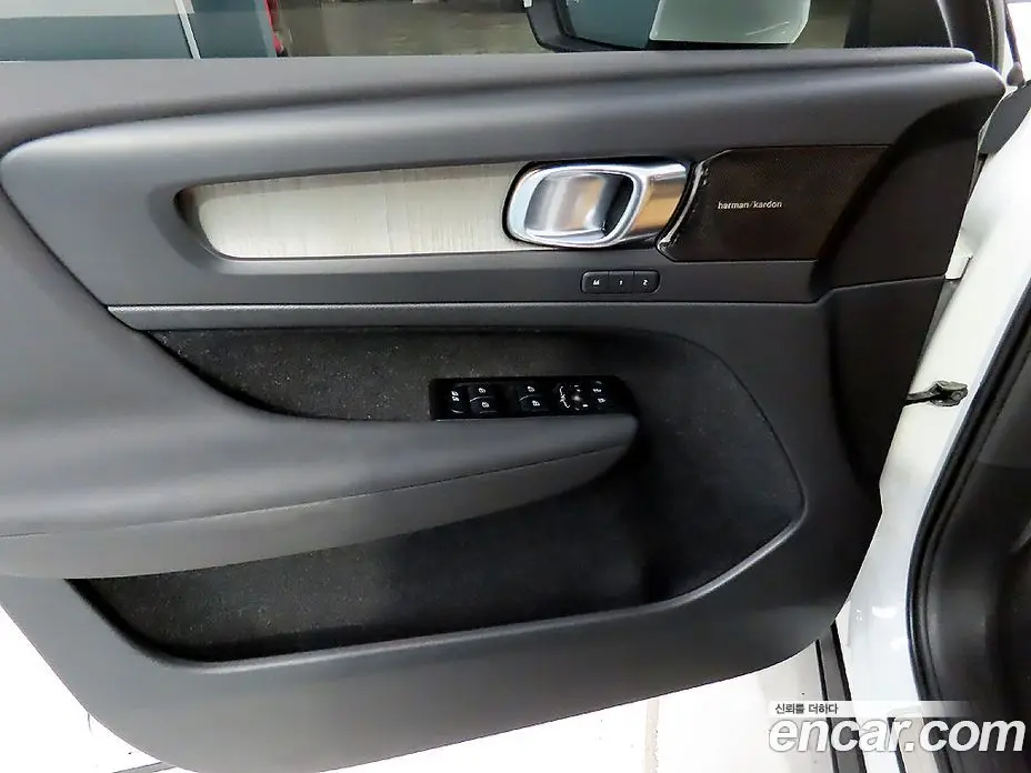 Volvo XC40 2021 2.0 автомат (гидро), фото 14