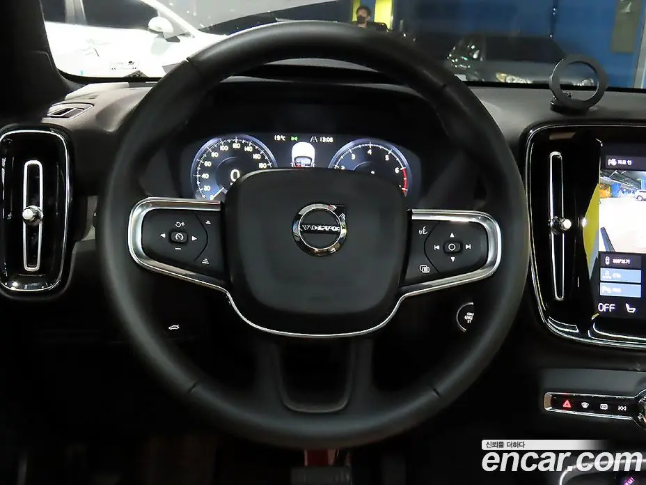 Volvo XC40 2021 2.0 автомат (гидро), фото 10