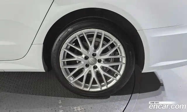 Audi A6 2018 2.0 автомат (гидро), миниатюра 7