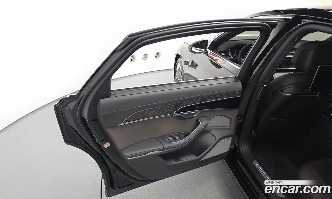 Audi A8 2023 3.0 автомат (гидро), фото 15