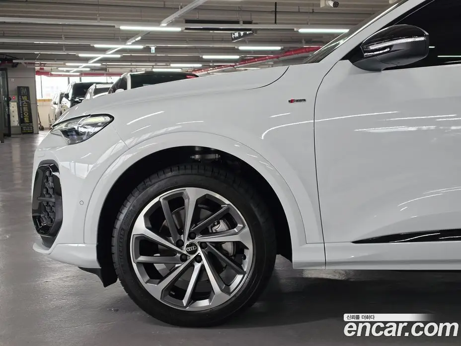 Audi Q5 2025 2.0 автомат (гидро), фото 7