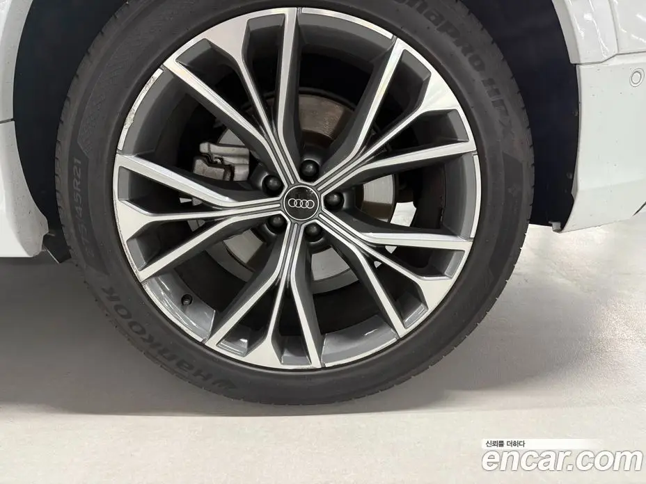 Audi Q8 2021 3.0 автомат (гидро), фото 5
