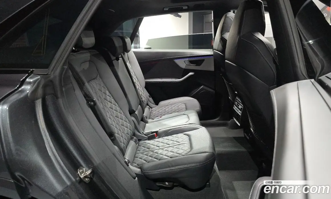 Audi Q8 2023 3.0 автомат (гидро), фото 11