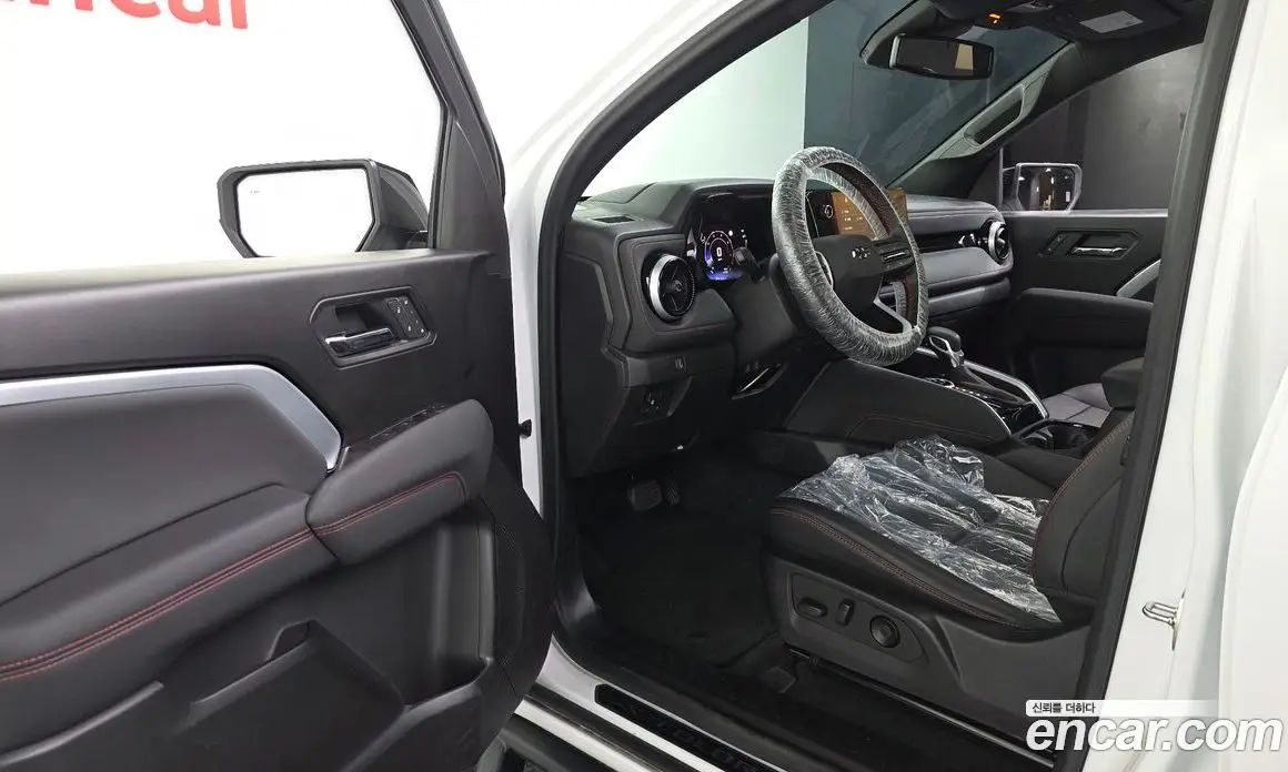Chevrolet Colorado 2023 2.7 автомат (гидро), фото 13