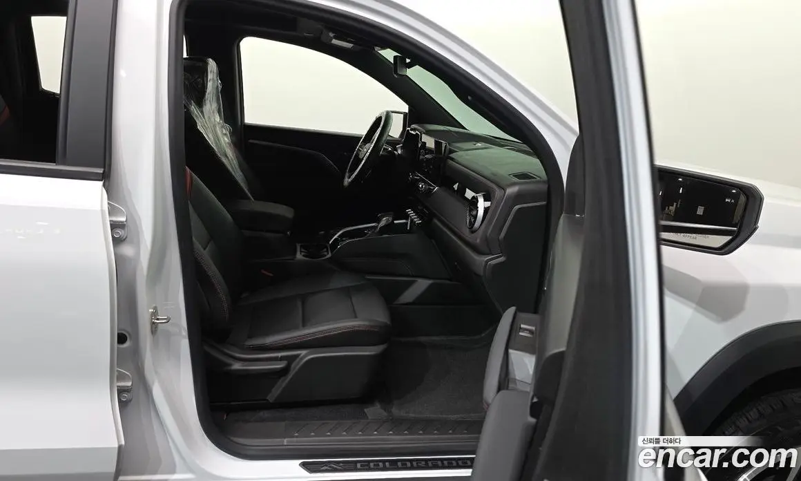 Chevrolet Colorado 2023 2.7 автомат (гидро), фото 17