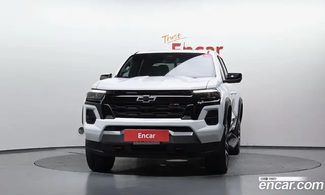 Chevrolet Colorado 2023 2.7 автомат (гидро), миниатюра 3