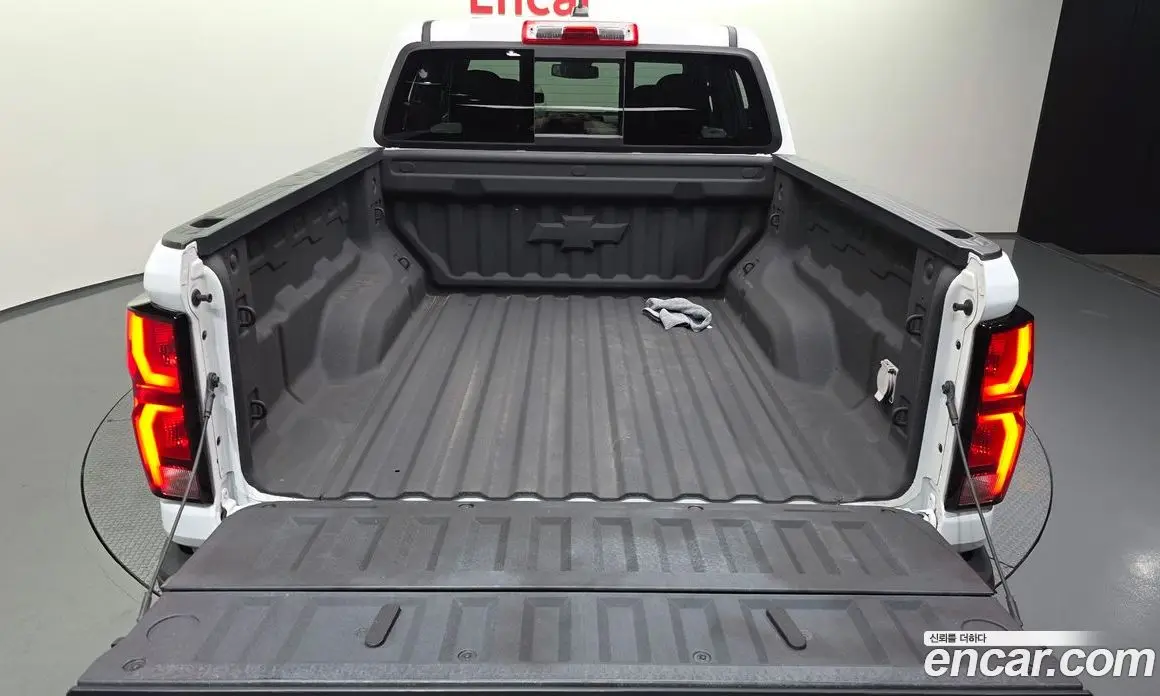 Chevrolet Colorado 2023 2.7 автомат (гидро), фото 26