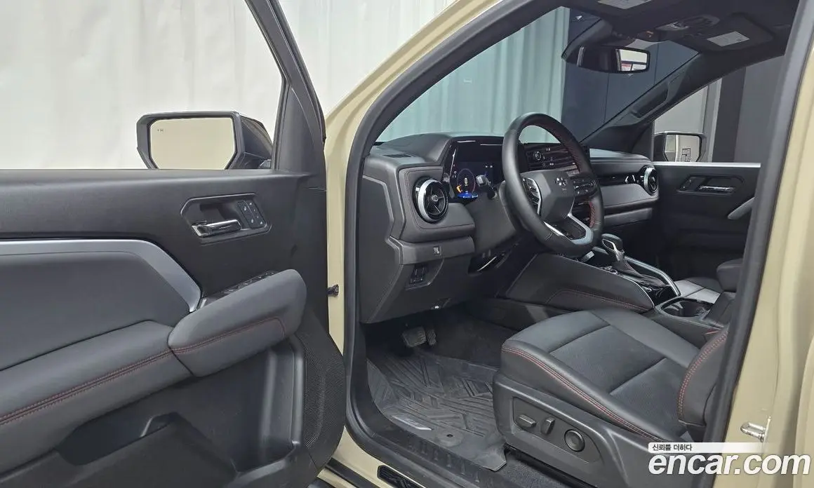 Chevrolet Colorado 2024 2.7 автомат (гидро), фото 12