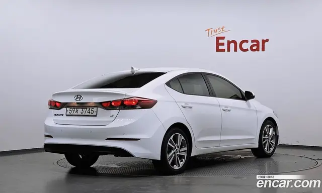Hyundai Avante 2018 1.6 автомат (гидро), миниатюра 2