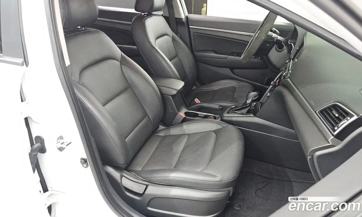 Hyundai Avante 2018 1.6 автомат (гидро), фото 11