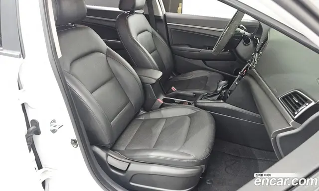 Hyundai Avante 2018 1.6 автомат (гидро), миниатюра 11