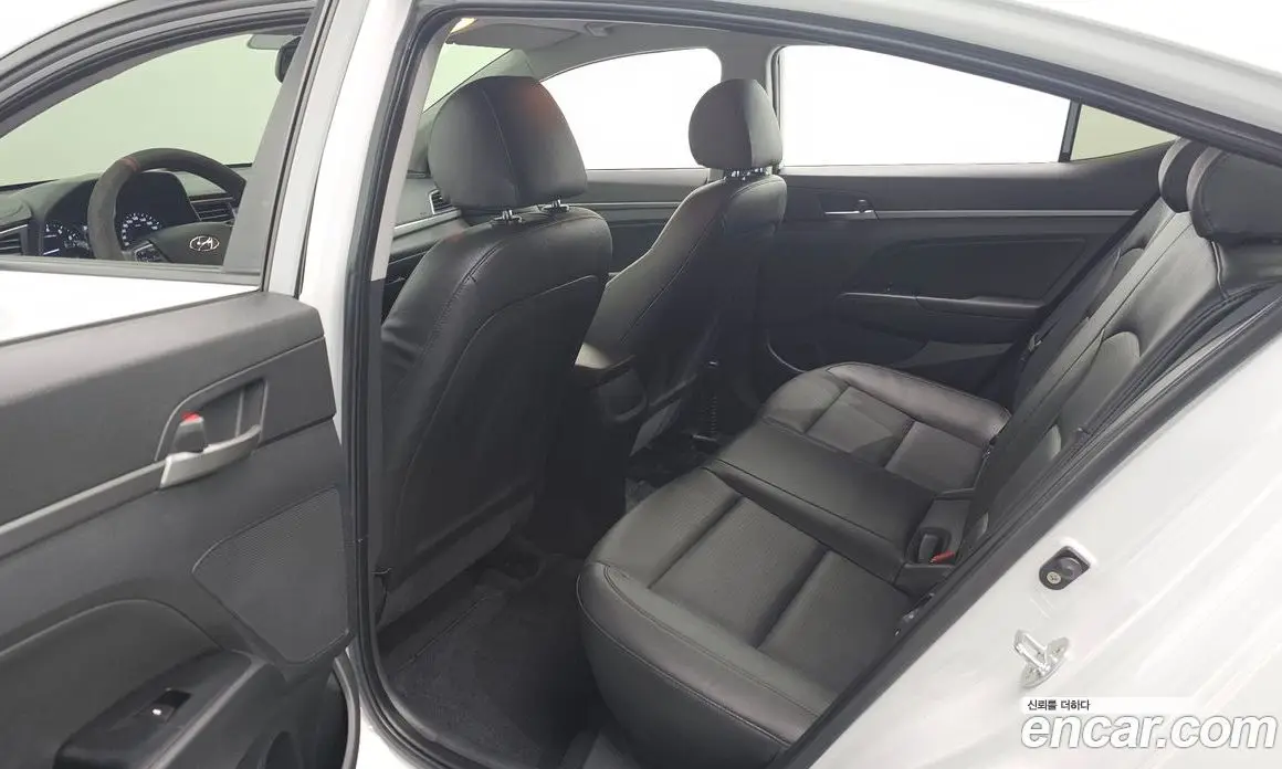 Hyundai Avante 2018 1.6 автомат (гидро), фото 12