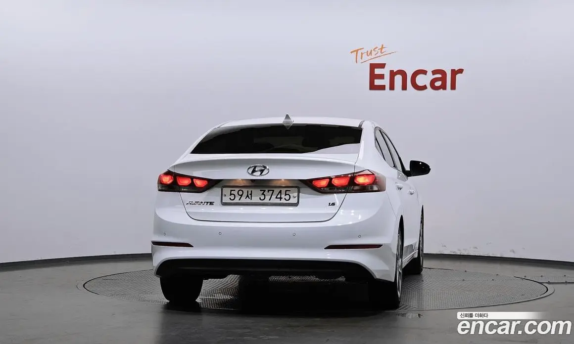 Hyundai Avante 2018 1.6 автомат (гидро), фото 4