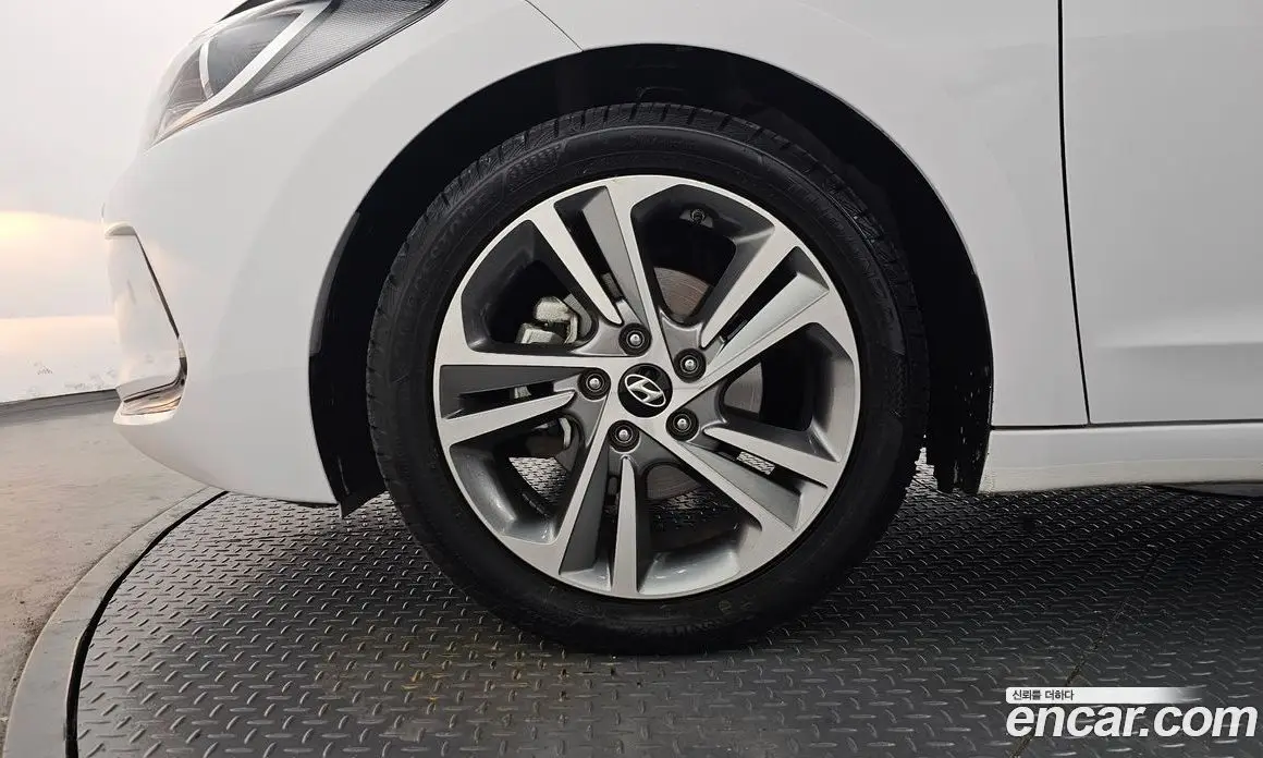 Hyundai Avante 2018 1.6 автомат (гидро), фото 5