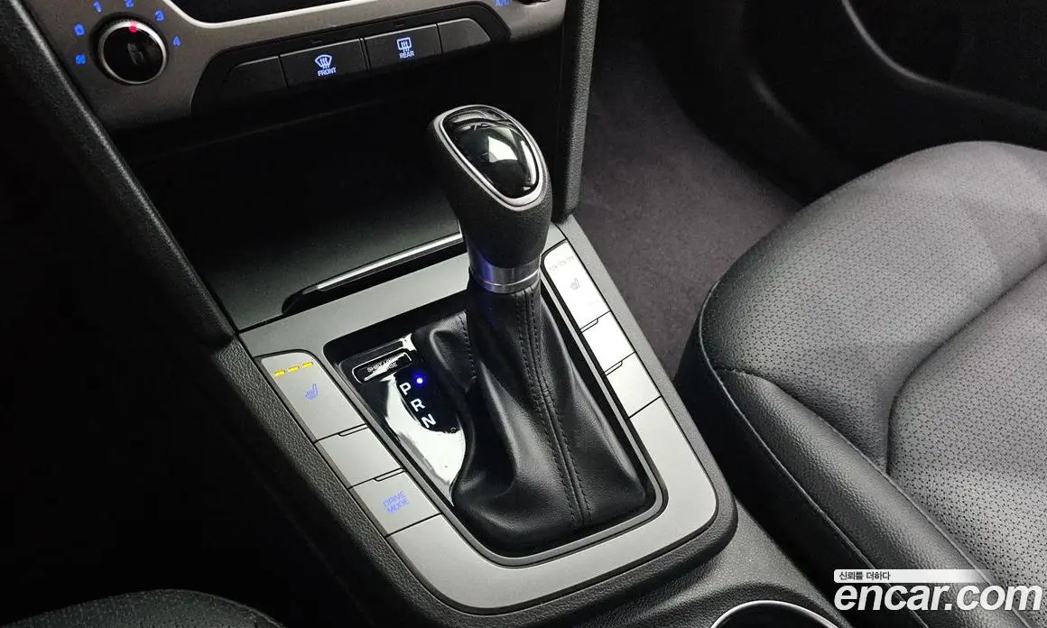 Hyundai Avante 2018 1.6 автомат (гидро), фото 9