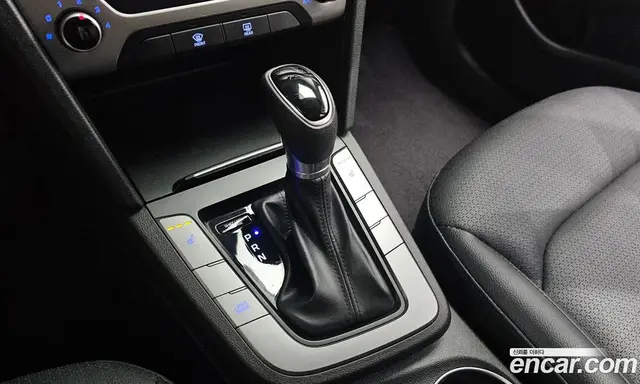 Hyundai Avante 2018 1.6 автомат (гидро), миниатюра 9
