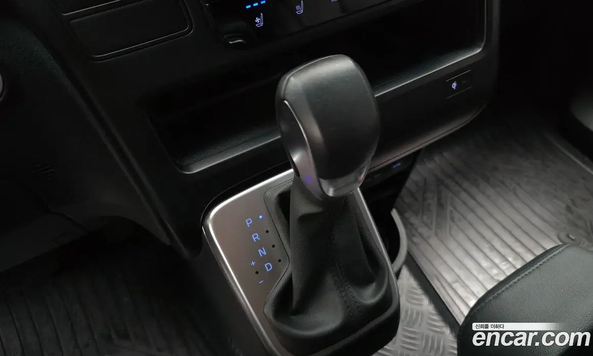 Hyundai Staria 2025 2.2 автомат (гидро), фото 12