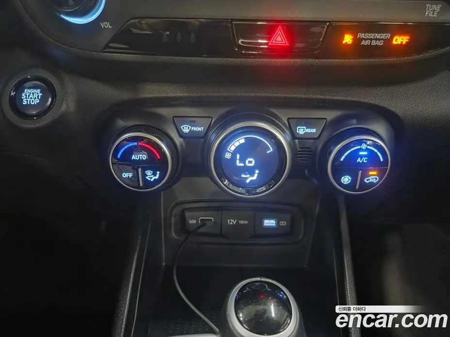 Hyundai Venue 2022 1.6 автомат (гидро), фото 13