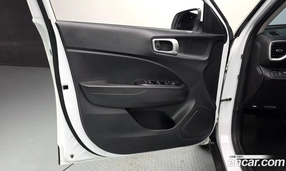 Hyundai Venue 2022 1.6 автомат (гидро), фото 31