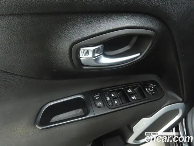 Jeep Renegade 2018 2.4 автомат (гидро), миниатюра 9