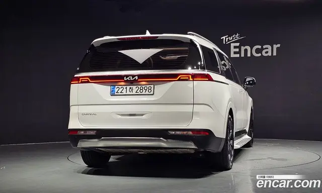 Kia Carnival 2023 2.2 автомат (гидро), миниатюра 3