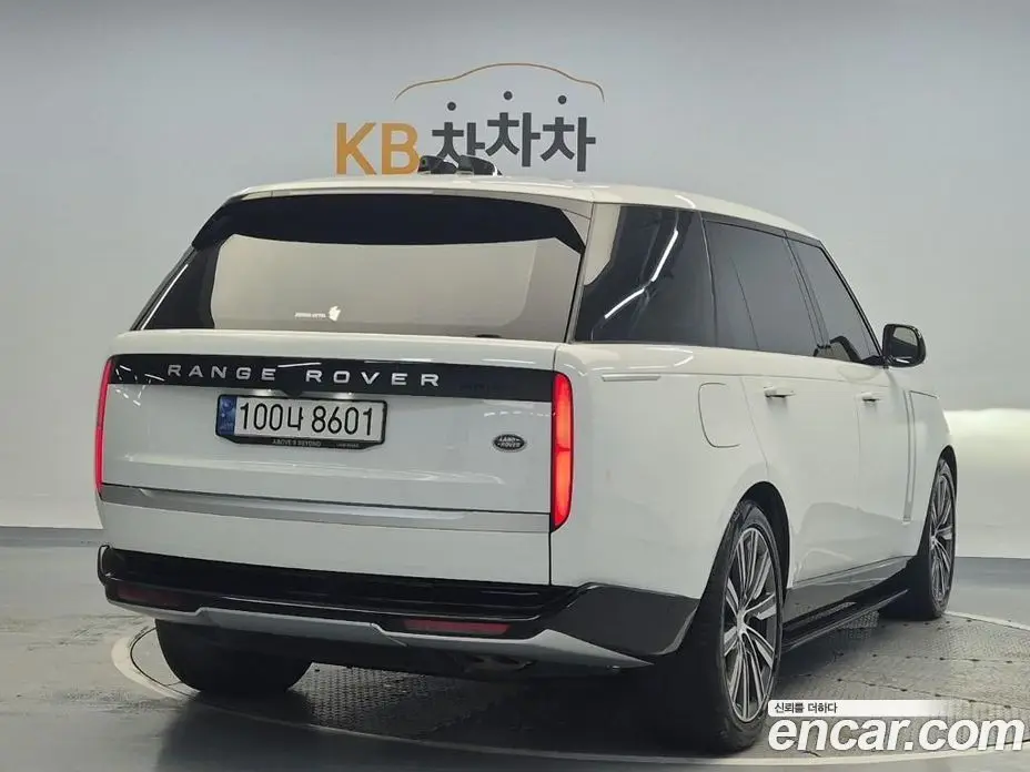 Land Rover Range Rover 2022 4.4 автомат (гидро), фото 3