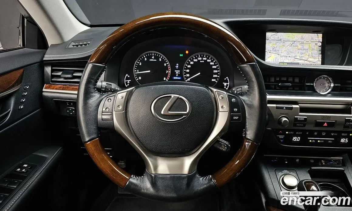 Lexus ES 2015 3.5 автомат (гидро), фото 13